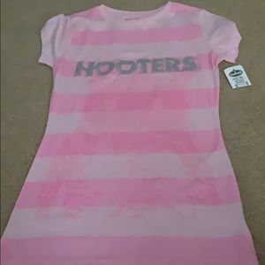 NWT cute pink Hooters shirt